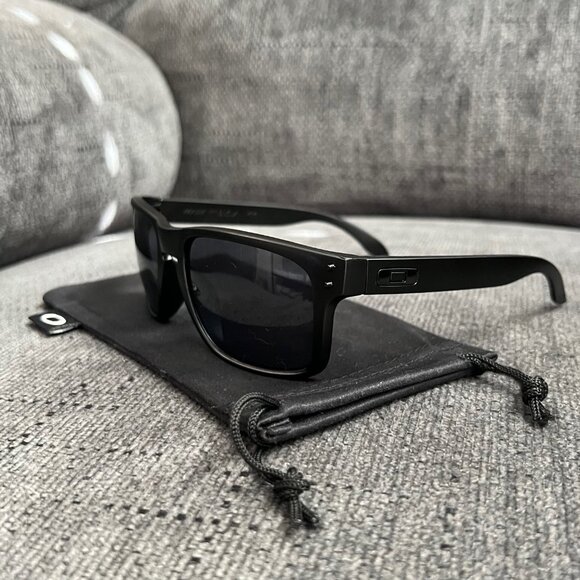 Oakley Holbrook Sunglasses 009102 Black Lenses-Black Matte Frame - Picture 3 of 14